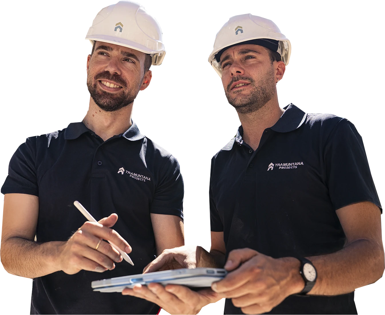 Los socios de Tramuntana Projects, con casco y una tablet.